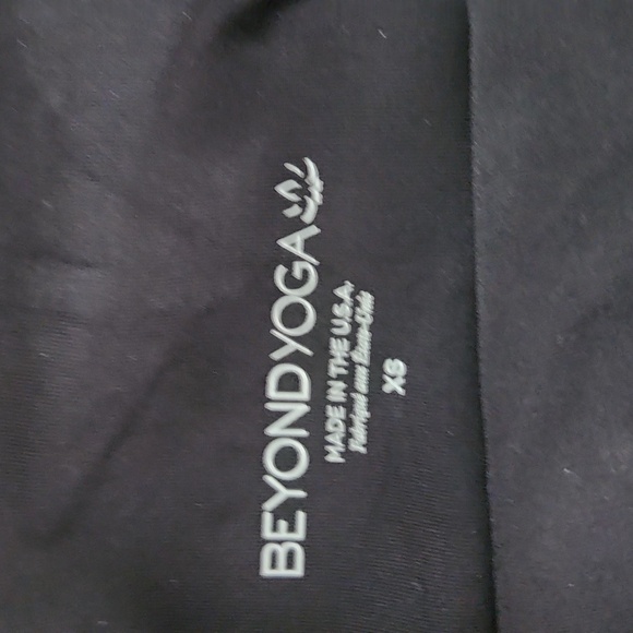 Beyond Yoga Black Tonal Heart Leggings - Picture 4 of 7